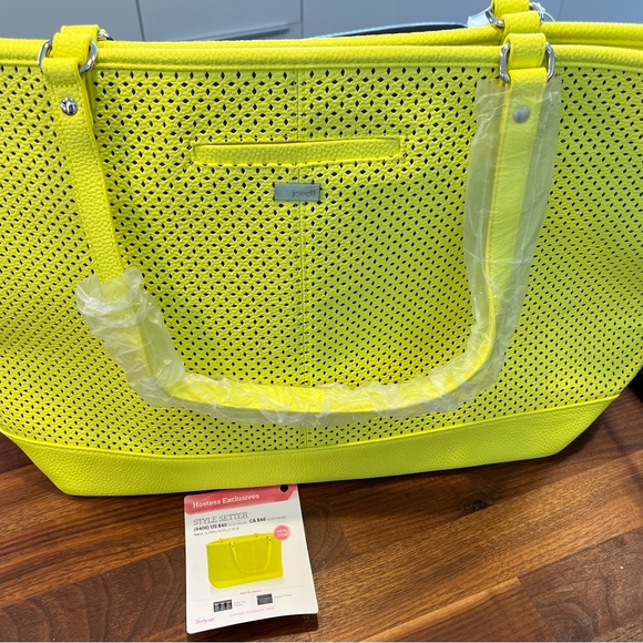 Thirty-One “Style Setter” by Jewel - Picture 1 of 7